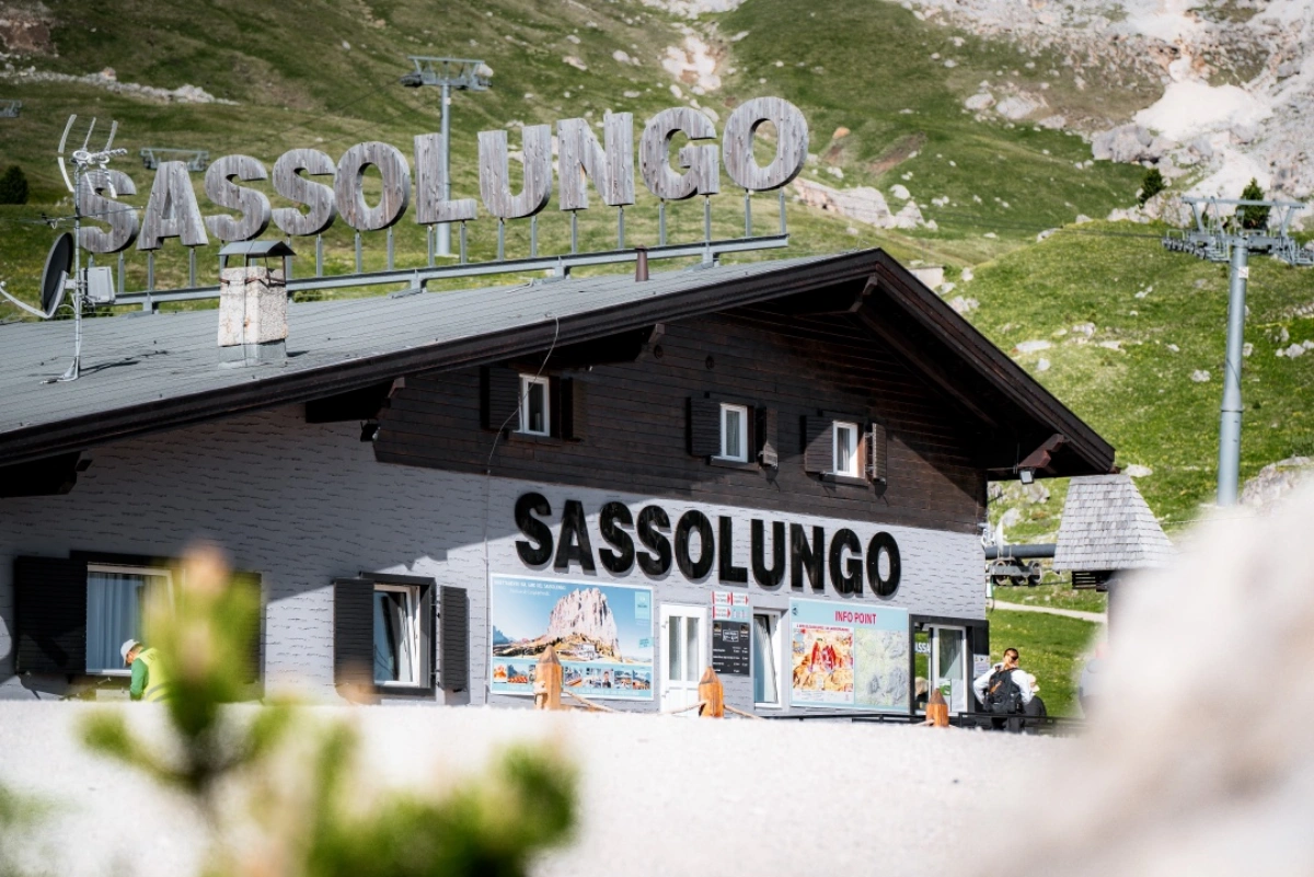 forcella del sassolungo gondola lift