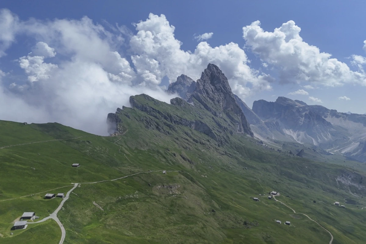 Immagine di una valle dall'alto
